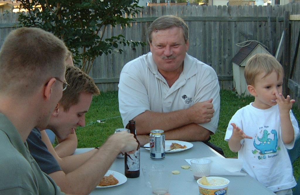 2001/05(May)/3(Susie_Katie_Birthdays)/1024x768_2001-05-23-13.JPG