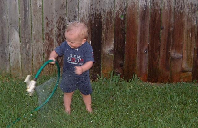 2001/05(May)/3(Susie_Katie_Birthdays)/640x480_2001-05-23-23.JPG