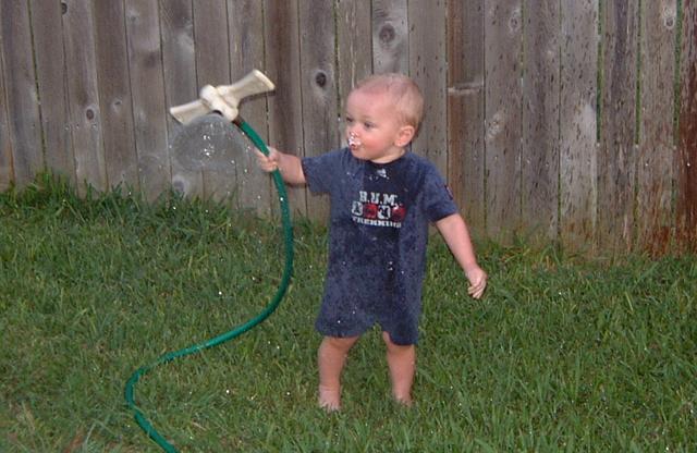 2001/05(May)/3(Susie_Katie_Birthdays)/640x480_2001-05-23-25.JPG