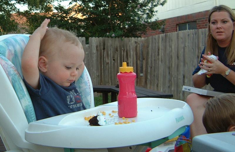 2001/05(May)/3(Susie_Katie_Birthdays)/800x600_2001-05-23-18.JPG