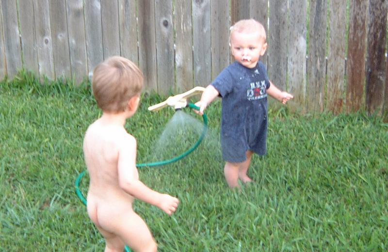 2001/05(May)/3(Susie_Katie_Birthdays)/800x600_2001-05-23-26.JPG