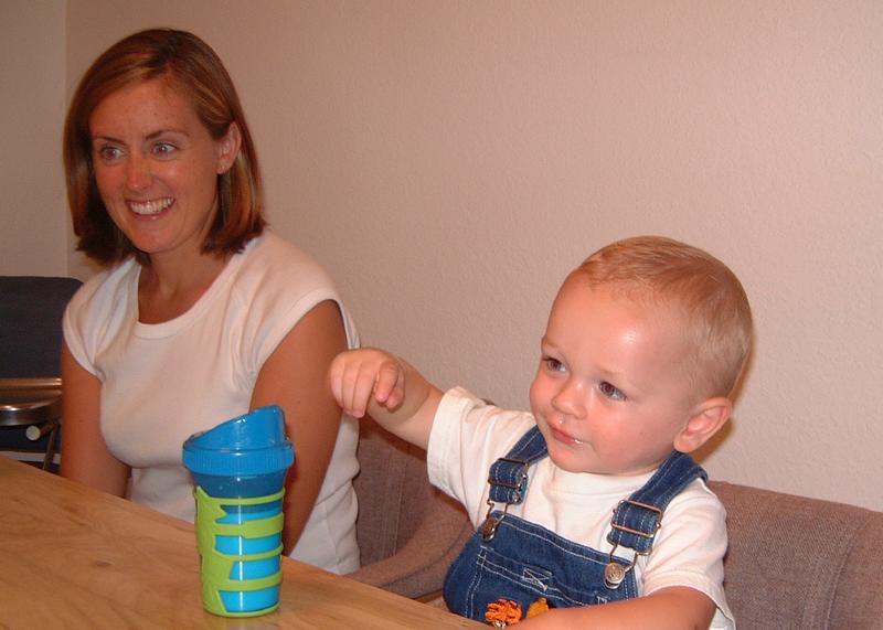 2001/07(July)/05(Josh-Heather-Announce-Engagement)/800x600_2001-07-18-Vale-Throwing-Wiffle-Ball-1.JPG