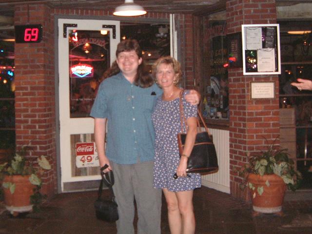 2001/08(August)/01(Troy_Visits_Austin)/640x480_2001-08-08-Troy-0.JPG
