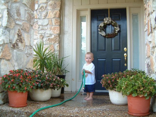 2001/08(August)/02(Vale_Visits)/640x480_2001-08-10-Vale-3.JPG