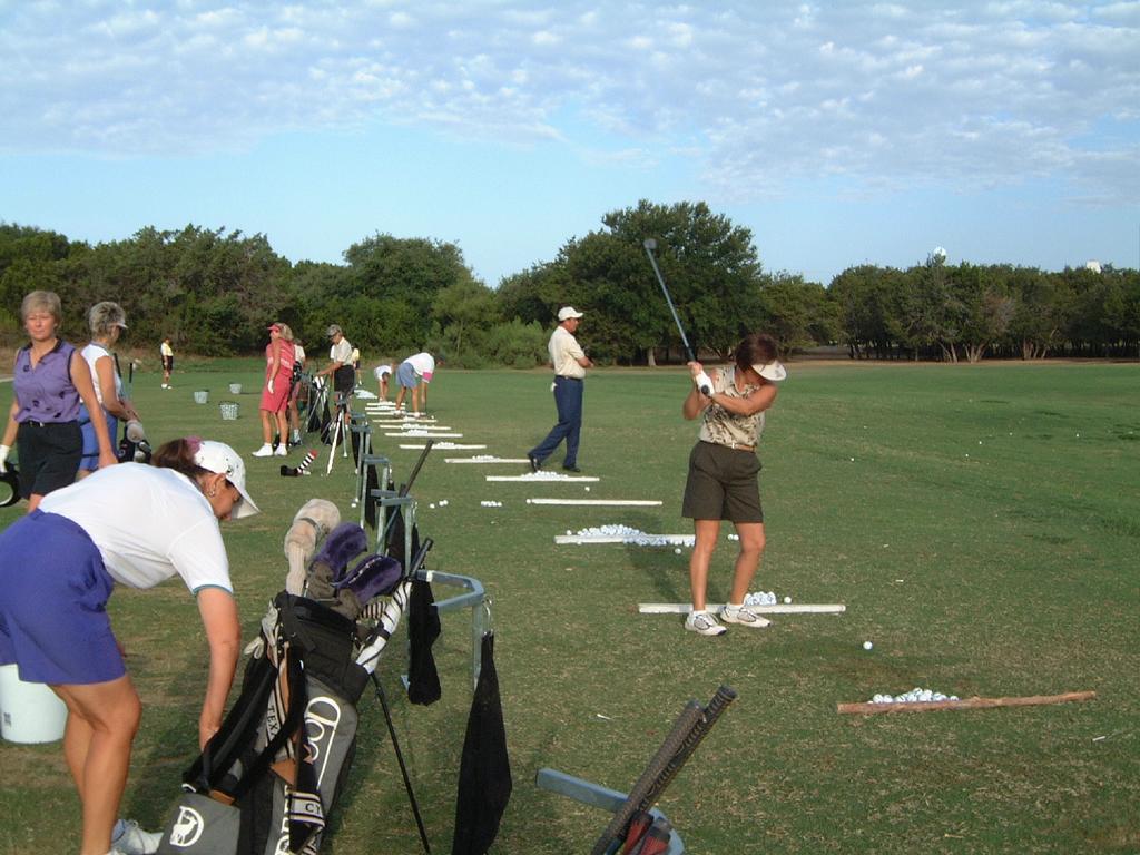 2001/08(August)/03(CCA-Ladies-Pro-Am)/1024x768_2001-08-13-02-1st-Round.JPG