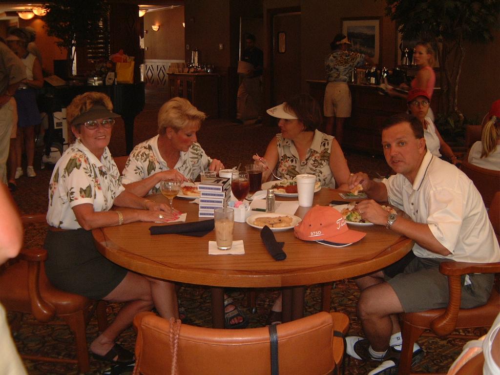 2001/08(August)/03(CCA-Ladies-Pro-Am)/1024x768_2001-08-13-10-1st-Round.JPG