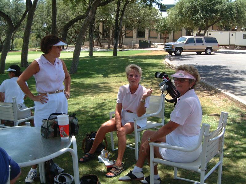 2001/08(August)/03(CCA-Ladies-Pro-Am)/800x600_2001-08-12-01-Practice-Round.JPG