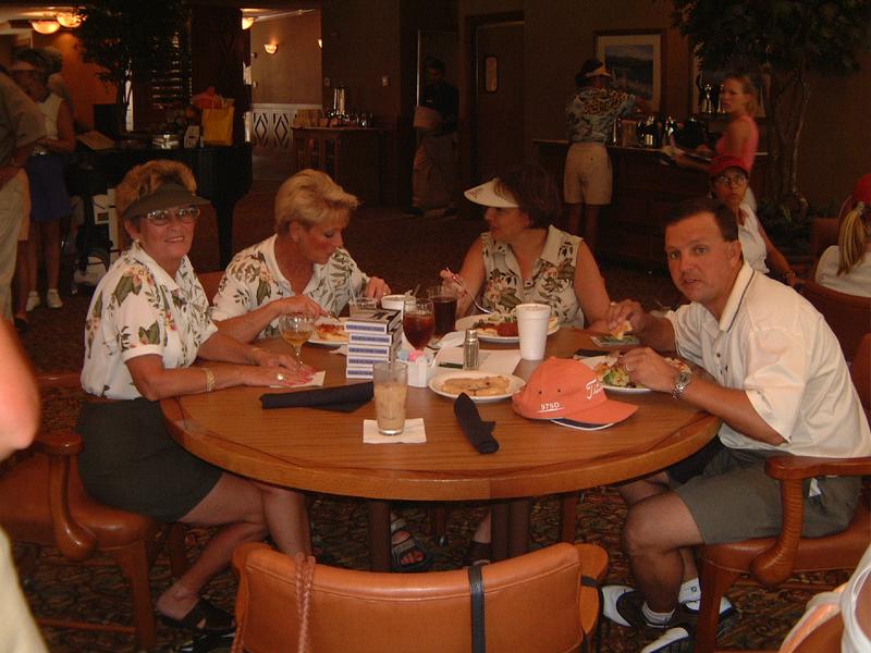2001/08(August)/03(CCA-Ladies-Pro-Am)/800x600_2001-08-13-10-1st-Round.JPG