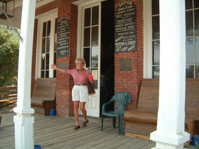 2001/08(August)/04(Tahoe-Golf)/640x480_2001-08-30-7-Oldest-Nevada-Bar.JPG