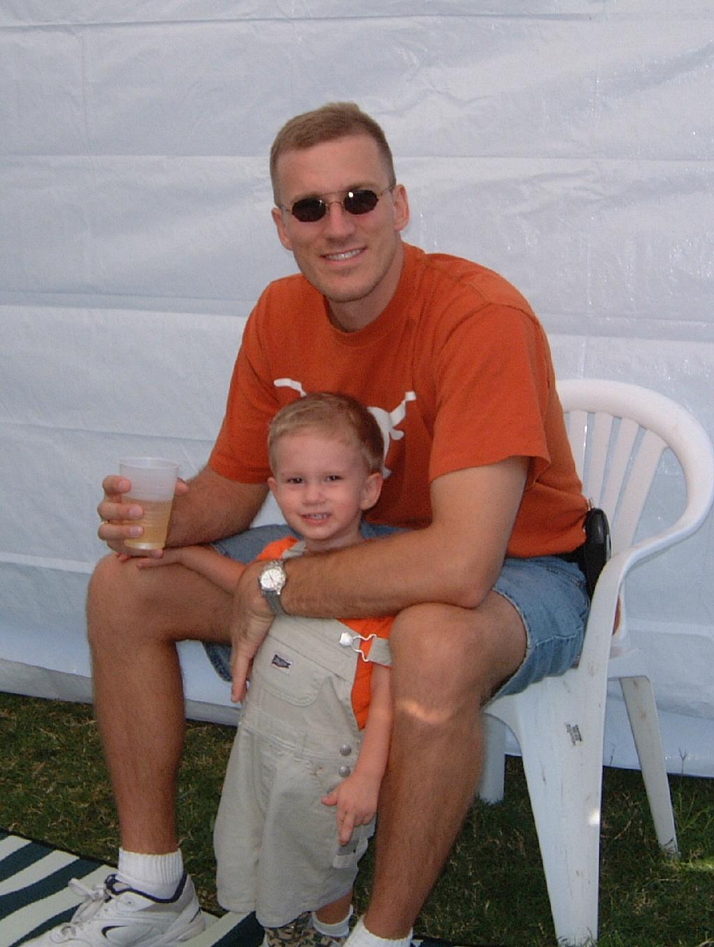 2001/09(September)/03(Texas-Tailgaters)/1024x768_2001-09-29-09.JPG