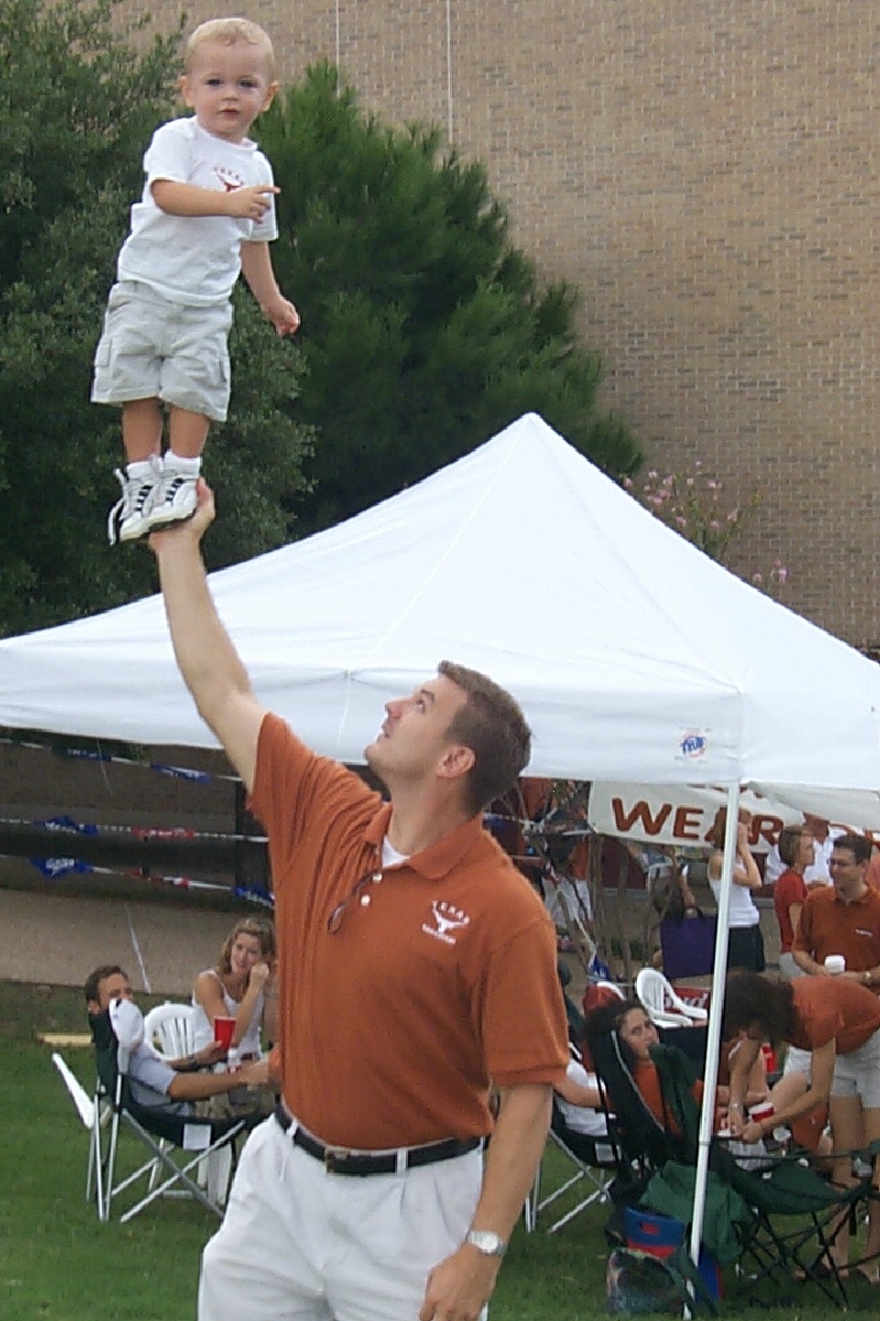 2001/09(September)/03(Texas-Tailgaters)/2001-09-09-0Vale-Stunting.jpg