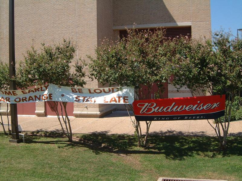 2001/09(September)/03(Texas-Tailgaters)/800x600_2001-09-29-01.JPG