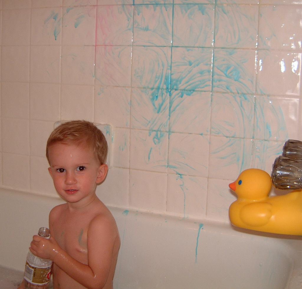 2001/10(October)/01(Chances_Birthday)/1024x768_2001-10-03-Chance-fingerpaint=2.JPG