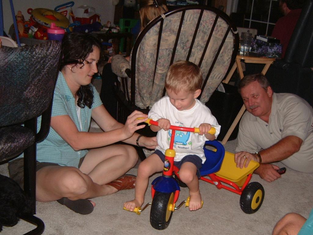 2001/10(October)/01(Chances_Birthday)/1024x768_2001-10-05-08-Chance-2nd-birthday.JPG