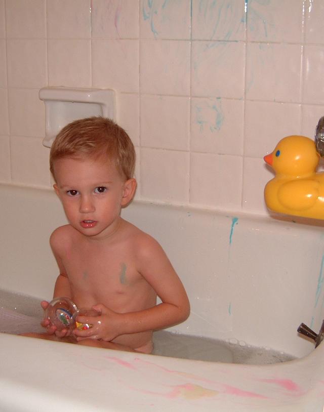 2001/10(October)/01(Chances_Birthday)/2001-10-03-Chance-fingerpaint=1.JPG