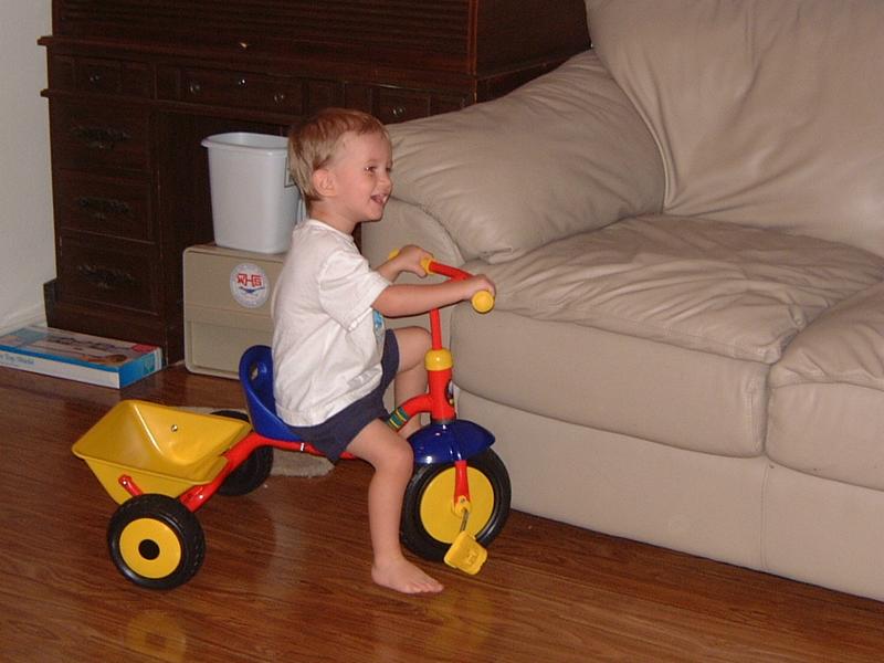 2001/10(October)/01(Chances_Birthday)/800x600_2001-10-05-10-Chance-2nd-birthday.JPG