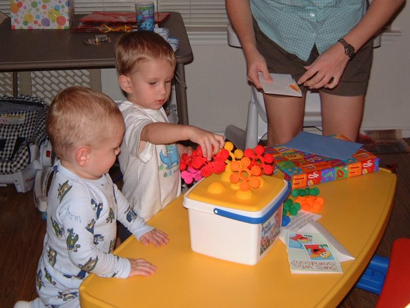 2001/10(October)/01(Chances_Birthday)/800x600_2001-10-05-21-Chance-2nd-birthday.JPG