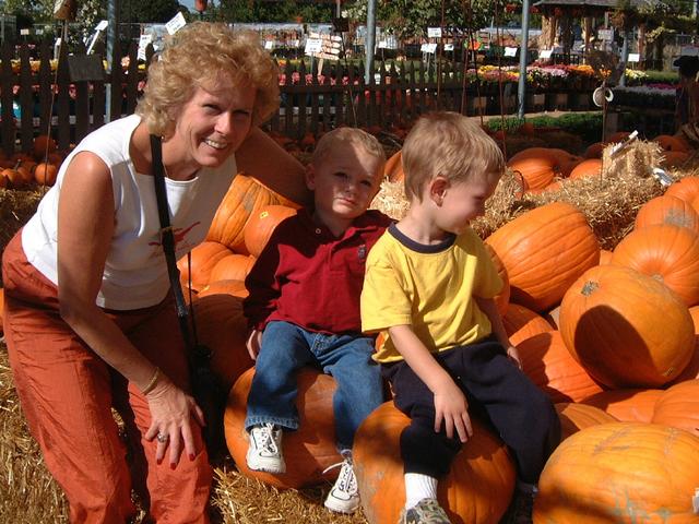 2001/10(October)/02(Pumpkin-Patch-Visit)/2001-10-17-01-Pumpkin-Patch.JPG