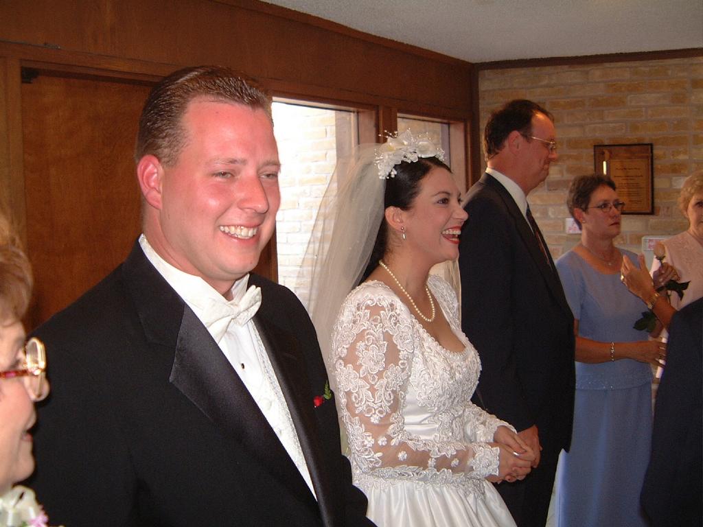2001/10(October)/04(Wedding)/1024x768_2001-10-27-23.JPG
