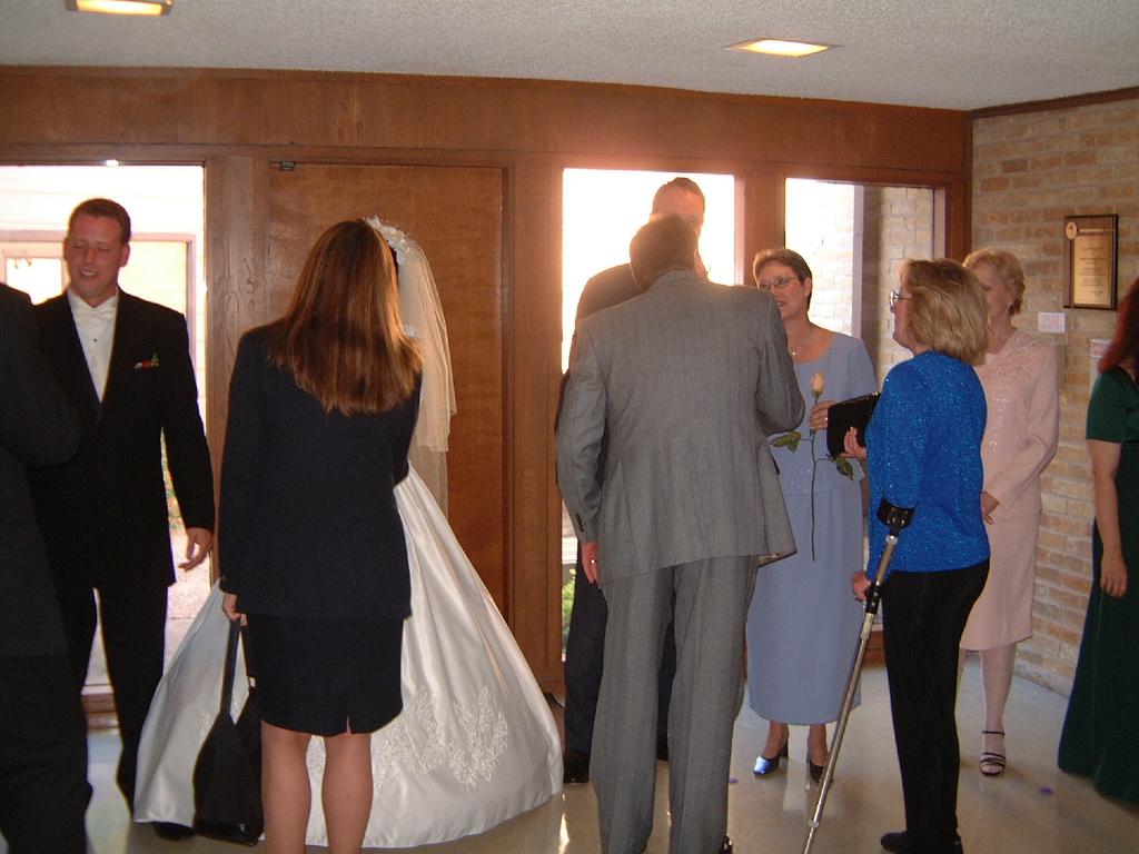 2001/10(October)/04(Wedding)/1024x768_2001-10-27-27.JPG