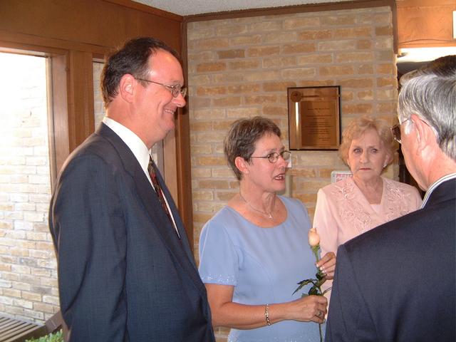 2001/10(October)/04(Wedding)/640x480_2001-10-27-24.JPG