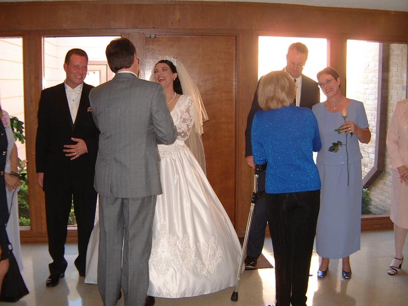 2001/10(October)/04(Wedding)/800x600_2001-10-27-26.JPG