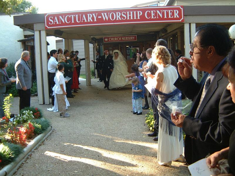 2001/10(October)/04(Wedding)/800x600_2001-10-27-28.JPG