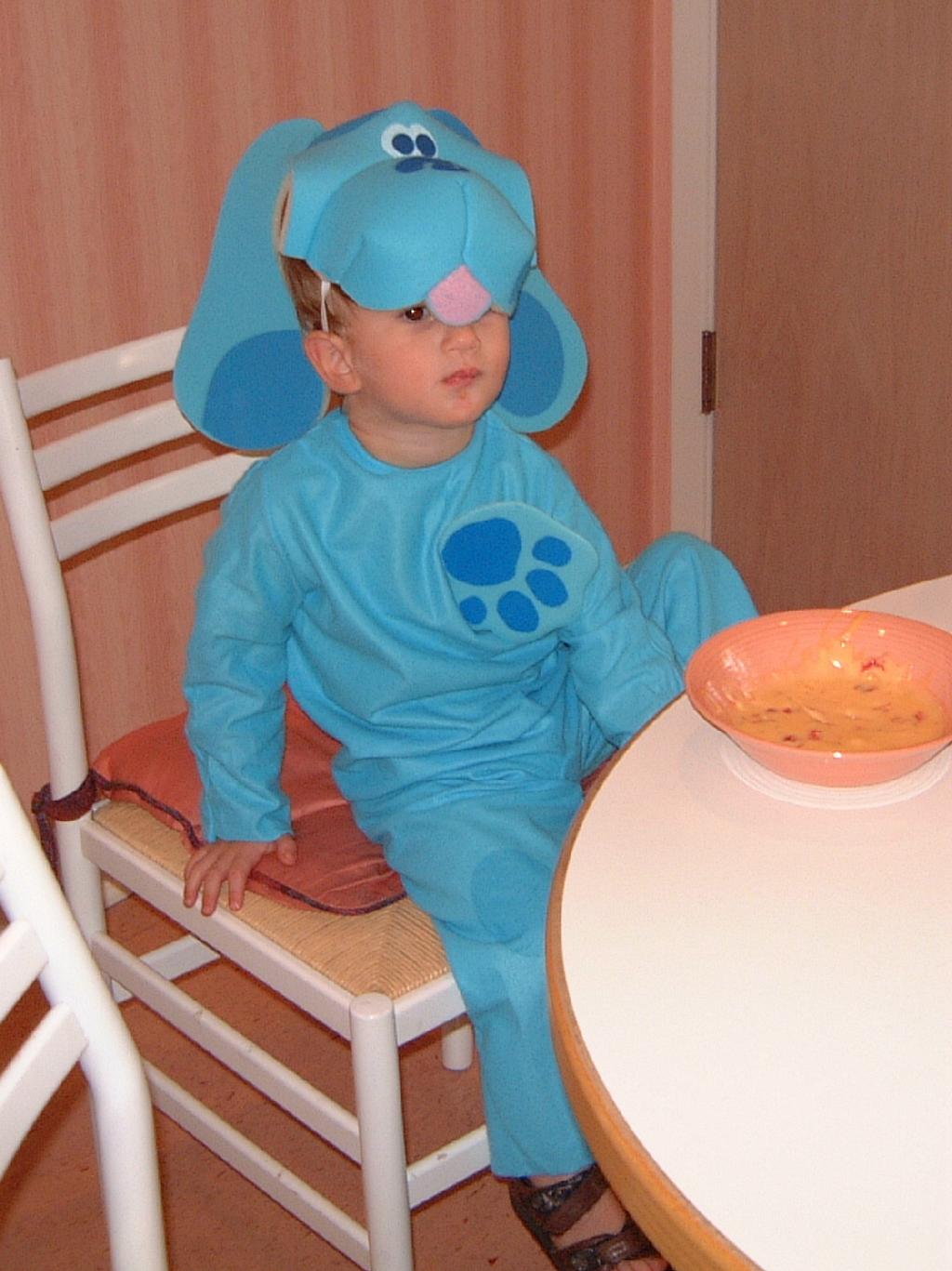 2001/10(October)/05(Halloween)/1024x768_2001-10-31-01-Chance-Lunch-Gynics.JPG
