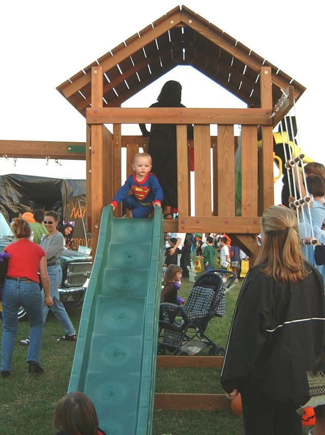 2001/10(October)/05(Halloween)/640x480_2001-10-28-04-Vale-Halloween.JPG