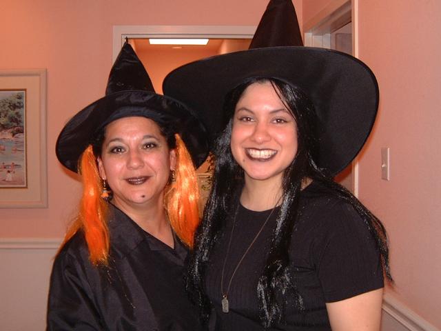 2001-10-31-02-Witches-Becki-Christina.JPG