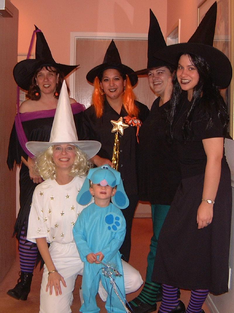 2001/10(October)/05(Halloween)/800x600_2001-10-31-05-Chance-Witches.JPG