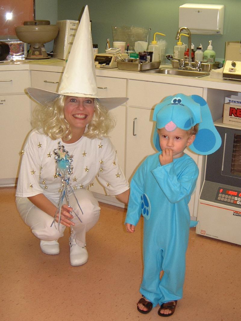 2001/10(October)/05(Halloween)/800x600_2001-10-31-08-Chance-Vicki.JPG