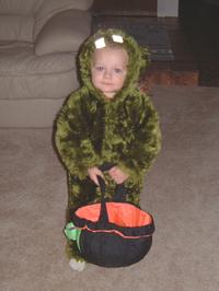 2001-10-31-15-Vale-Trick-or-Treat.JPG