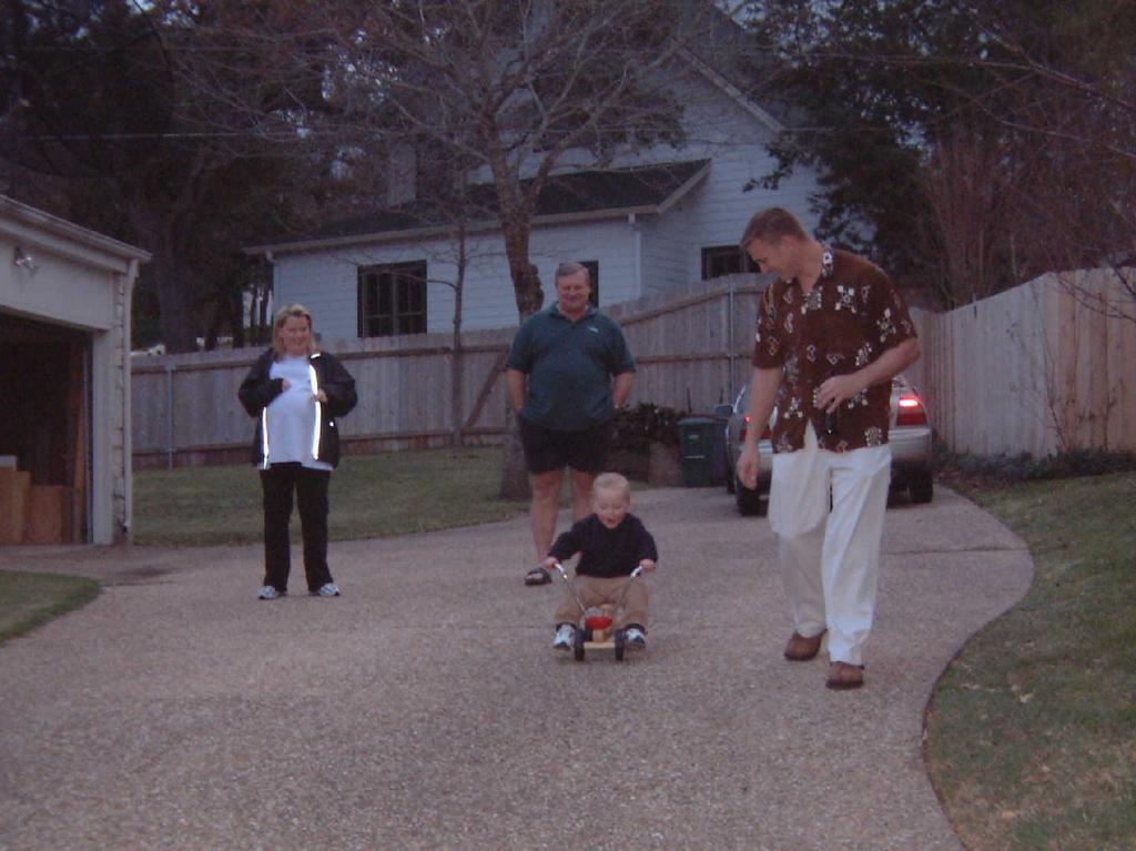 2001/12(December)/02(Family-Christmas)/1024x768_2001-12-27-00-Late-Xmas.JPG