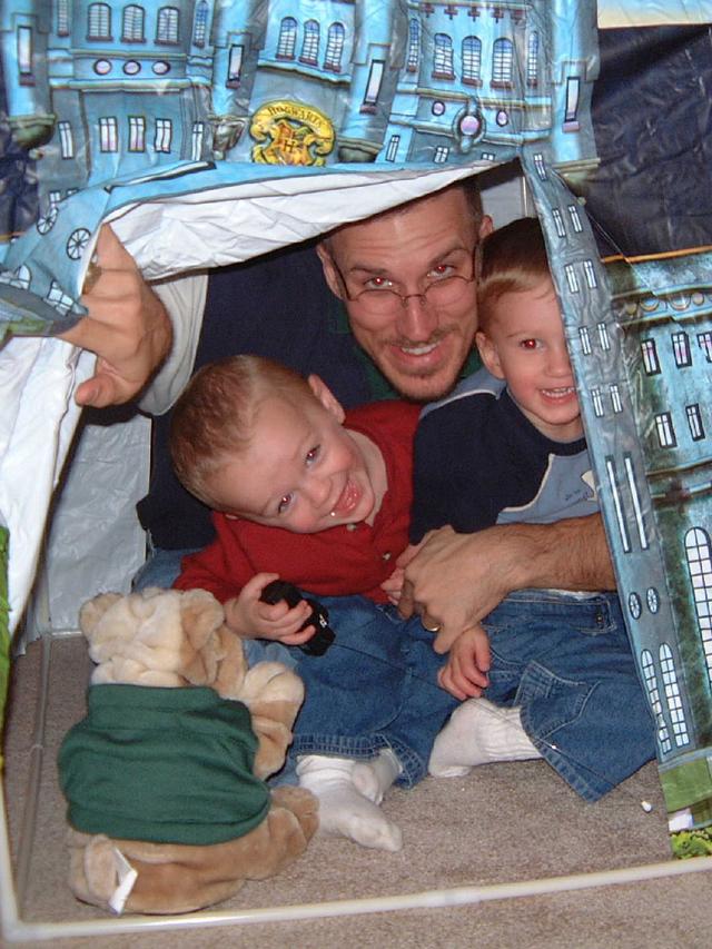 2001/12(December)/02(Family-Christmas)/640x480_2001-12-24-17.JPG