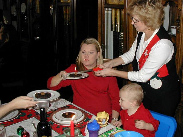 2001/12(December)/02(Family-Christmas)/640x480_2001-12-25-01.JPG