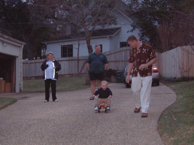 2001/12(December)/02(Family-Christmas)/640x480_2001-12-27-00-Late-Xmas.JPG