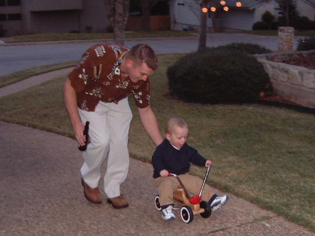 2001/12(December)/02(Family-Christmas)/640x480_2001-12-27-03-Late-Xmas.JPG