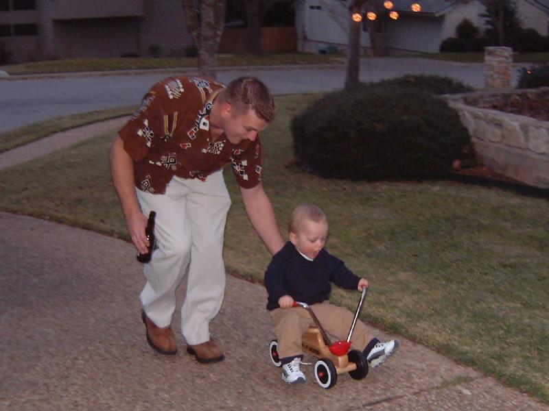 2001/12(December)/02(Family-Christmas)/800x600_2001-12-27-03-Late-Xmas.JPG