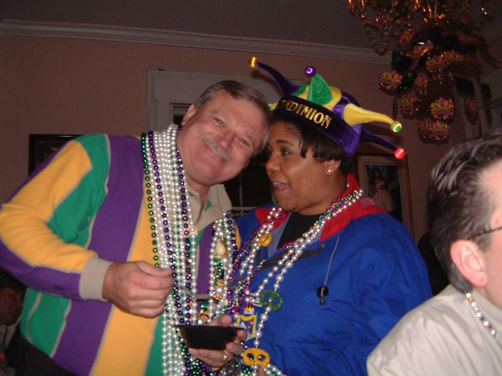 2002/02(Feb)/01(MardiGras)/1024x768_2002-02-07-09-Balcony.JPG