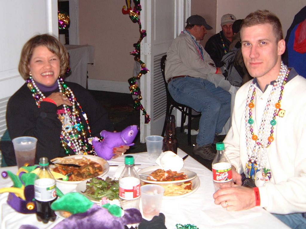 2002/02(Feb)/01(MardiGras)/1024x768_2002-02-07-11-Balcony.JPG
