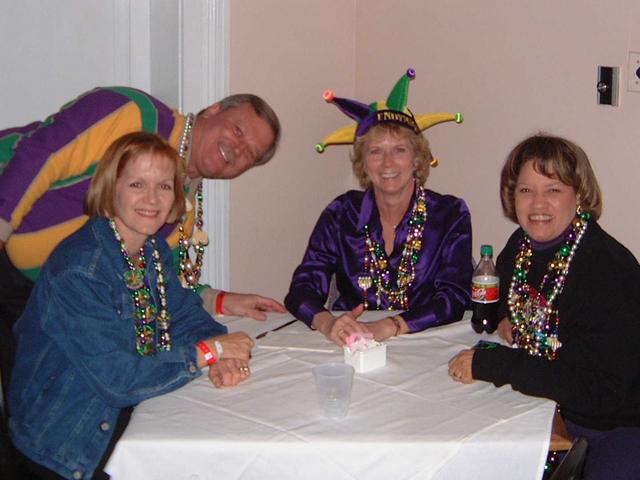 2002/02(Feb)/01(MardiGras)/640x480_2002-02-07-08-Balcony.JPG