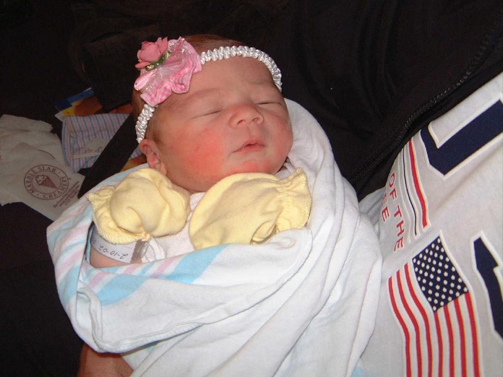 2002/02(Feb)/03(Kyla_Arrives)/1024x768_2002-02-11-06-Kyla-1-day.JPG