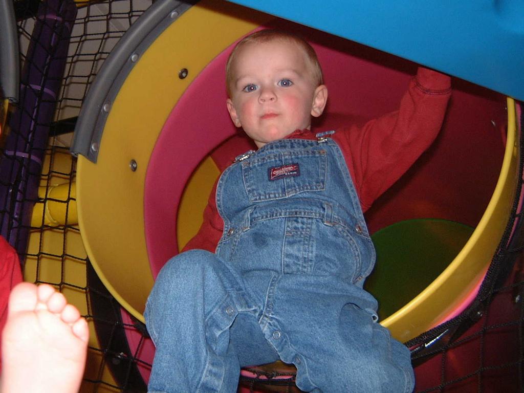 2002/02(Feb)/04(GreatGrandparents)/1024x768_2002-02-22-07-GreatGrGrVisit.JPG