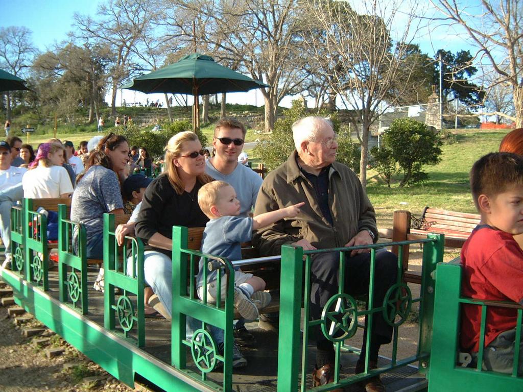 2002/02(Feb)/04(GreatGrandparents)/1024x768_2002-02-24-03-train-ride.JPG