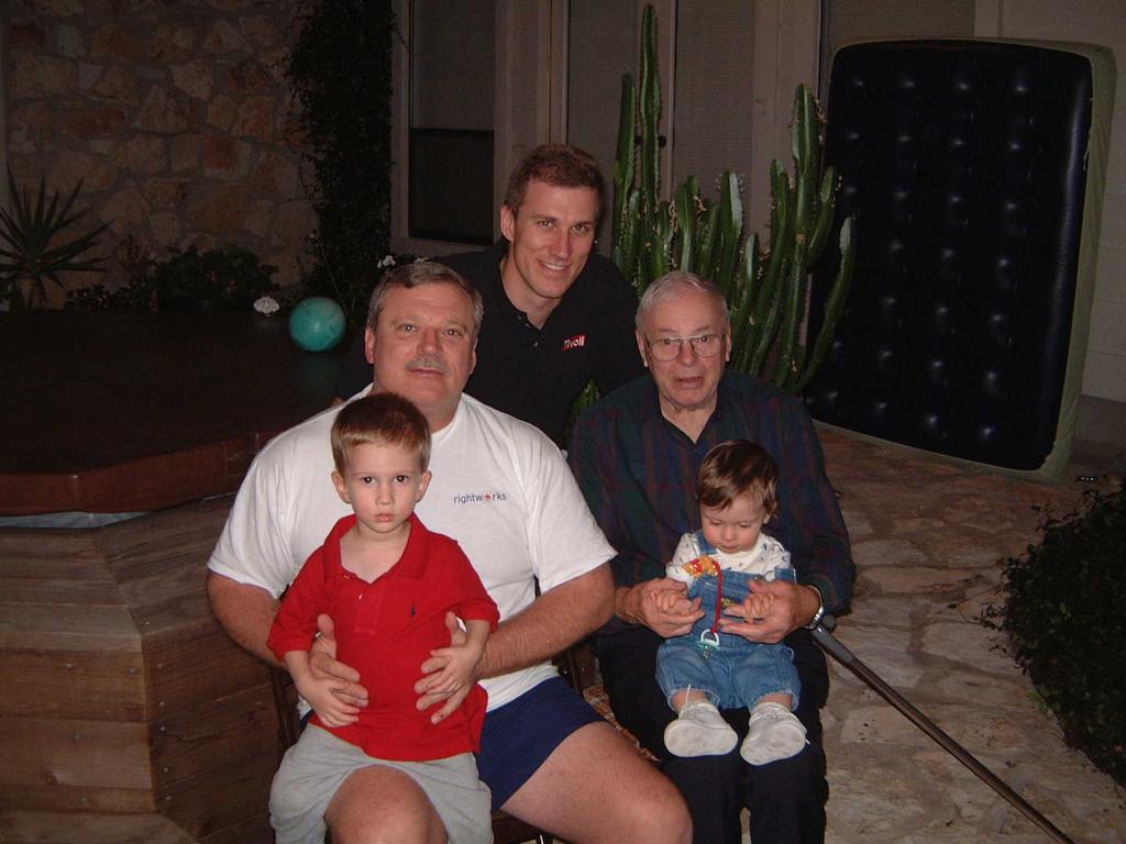 2002/02(Feb)/04(GreatGrandparents)/1024x768_2002-02-25-10-4-generation.JPG