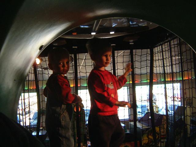 2002/02(Feb)/04(GreatGrandparents)/640x480_2002-02-22-11-GreatGrGrVisit.JPG