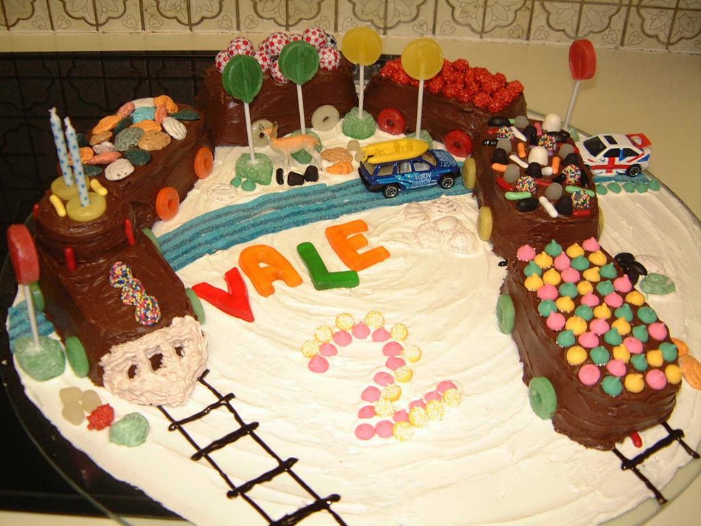 2002-03-02-2-Vales-ChuChu-Cake.JPG
