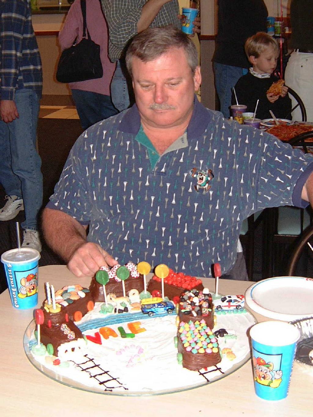 2002/03(Mar)/01(Vales_2ndBirthday)/1024x768_2002-03-03-06-Vale-Party.JPG