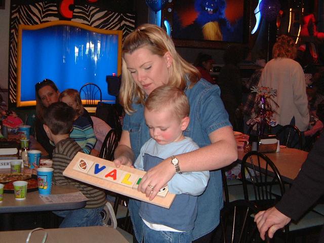 2002/03(Mar)/01(Vales_2ndBirthday)/640x480_2002-03-03-20-Vale-Party.JPG